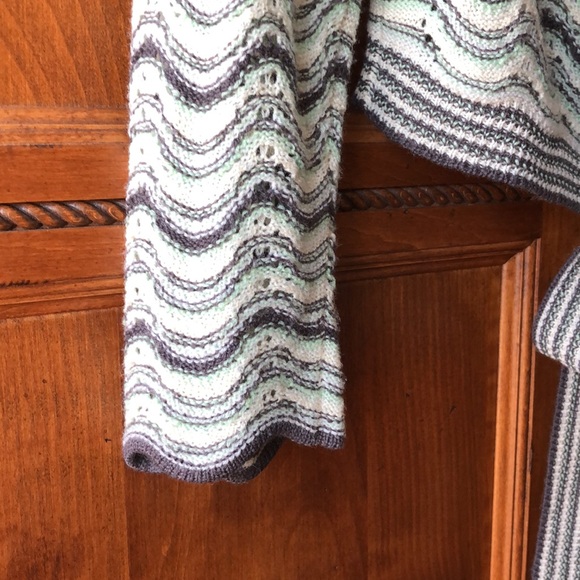 Club Monaco tie-front cropped sweater - Picture 6 of 9